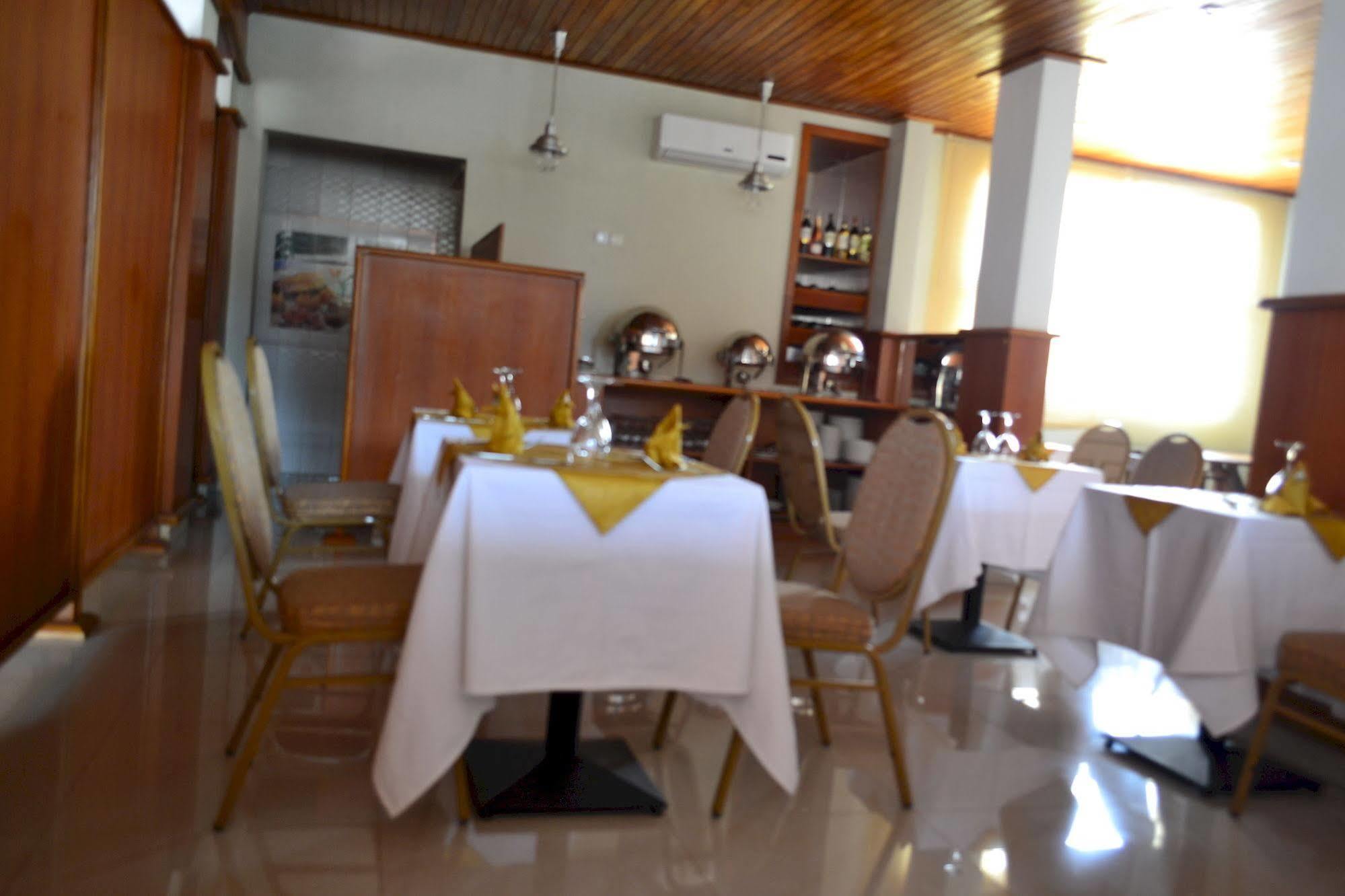 Congress Hotel Yaoundé Esterno foto